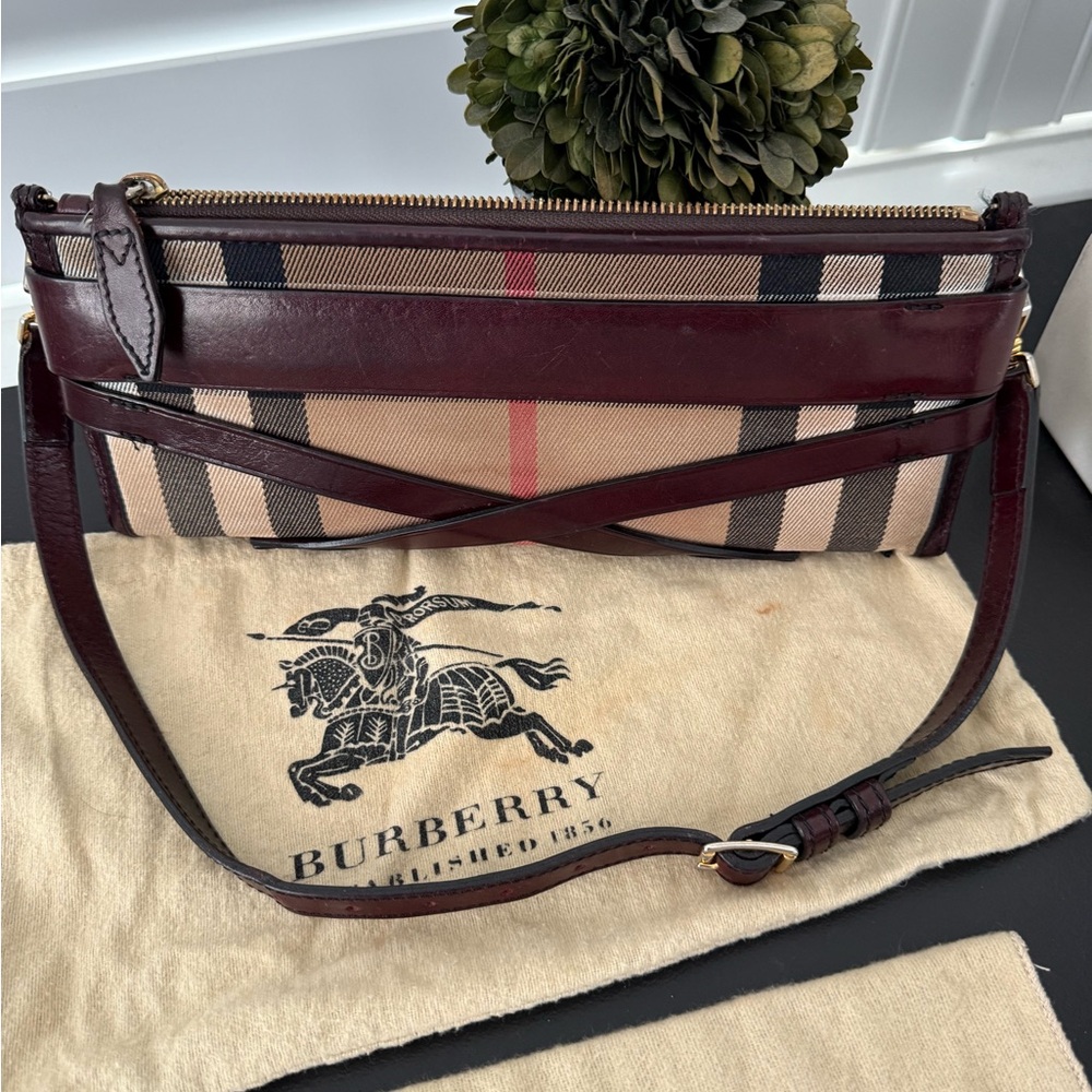 BURBERRY
House Check Bridle Calfskin Mini Parmoor Clutch Bag Dark Burgandy - Picture 6 of 12